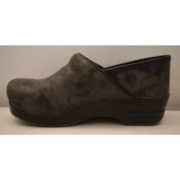 Dansko 106-989878 Women's Sz 9.5-10M Professional Camo Suede Nursing Clogs - Picture 9 of 16